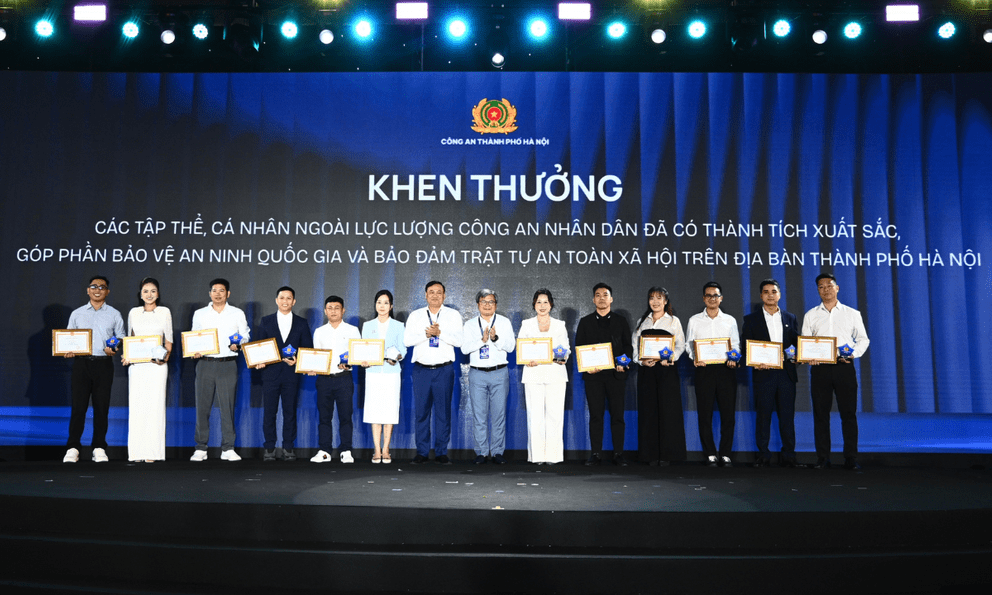 7 tập thể, 5 cá nhân nhận giấy khen của Công an TP Hà Nội vì có thành tích xuất sắc tại Hội nghị KOL và Lễ ra mắt CLB Niềm tin số Thủ đô