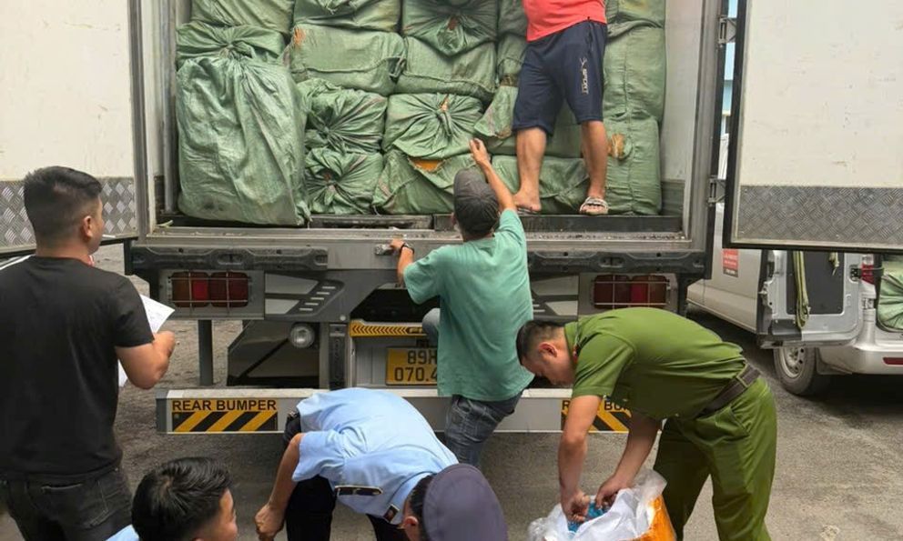 Khám xét xe tải đông lạnh, phát hiện gần 17 tấn thực phẩm không rõ nguồn gốc: Toàn bộ hàng hóa bị niêm phong