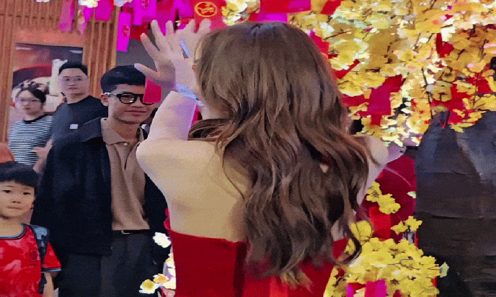 Mỹ nhân là crush quốc dân của showbiz Việt: ISAAC - Binz khen đẹp nức nở, Anh Tú Atus vừa nhìn vào mắt đã yêu
