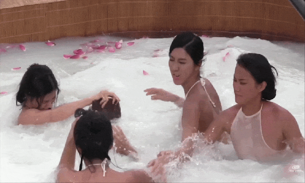 Nữ diễn viên cả sự nghiệp chỉ thấy đúng bóng lưng, được Trấn Thành và Ninh Dương Lan Ngọc cưng như trứng