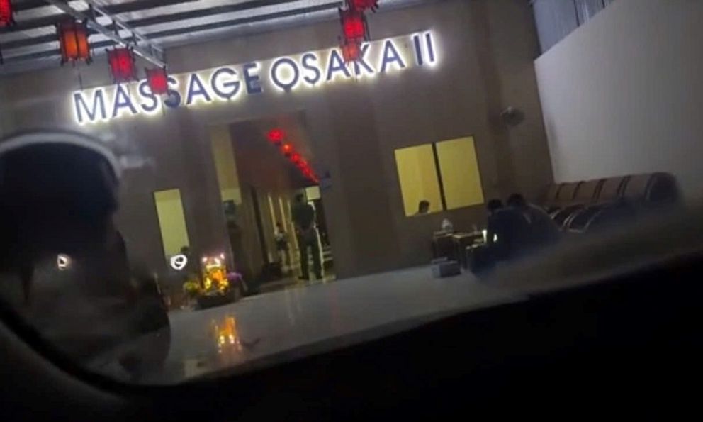 Một đêm kiểm tra 3 cơ sở massage, công an phát hiện 7 cặp nam nữ đang đang mua bán dâm