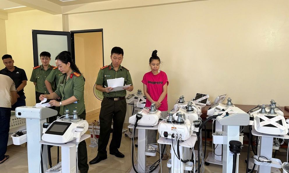 Công an khám xét cơ sở điều trị bệnh xương khớp trái phép 