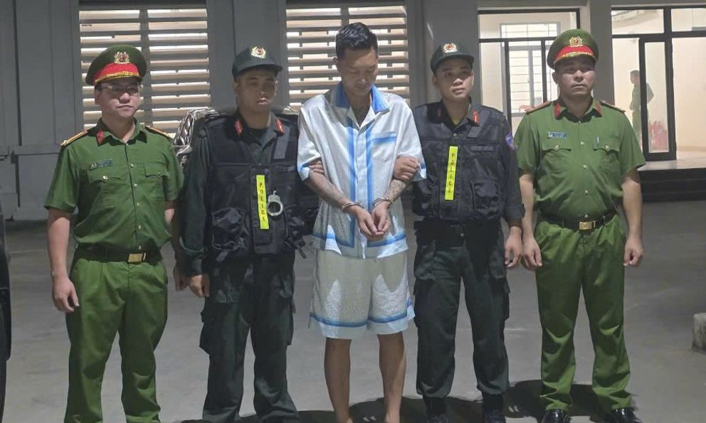 Khởi tố Huấn Hoa Hồng và vợ Phạm Thị Ngọc Linh