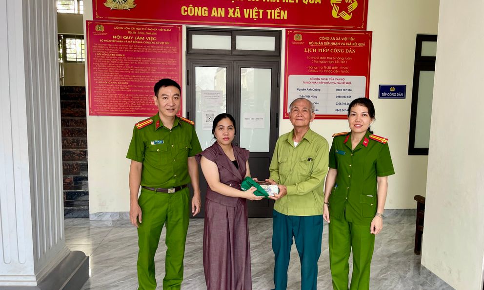 Công an xác minh 400.000.000 đồng tiền mặt nằm trên đường ĐH57