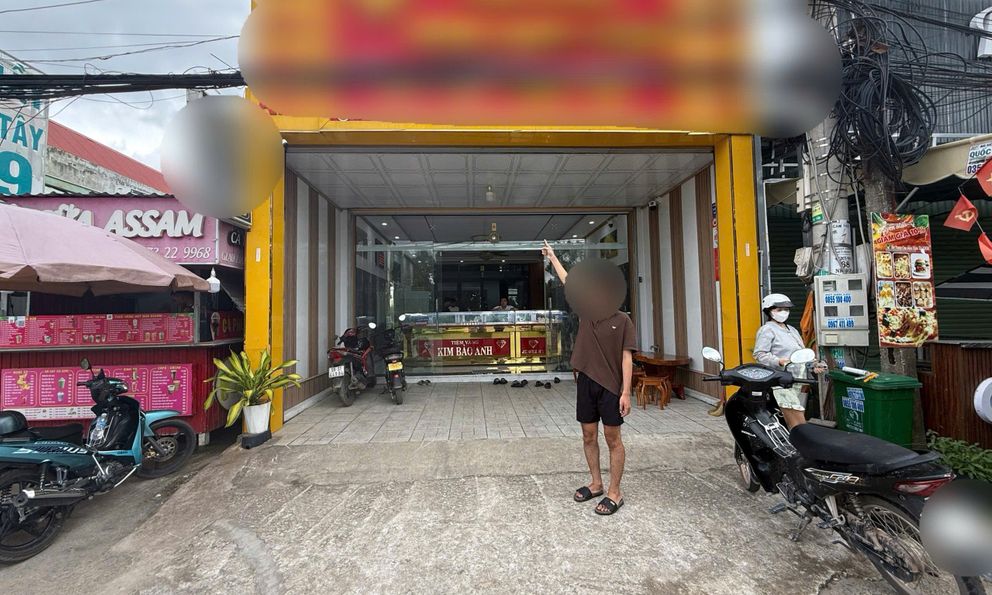 Bắt khẩn cấp nam sinh viên đại học SN 2007 cướp giật tiệm vàng 