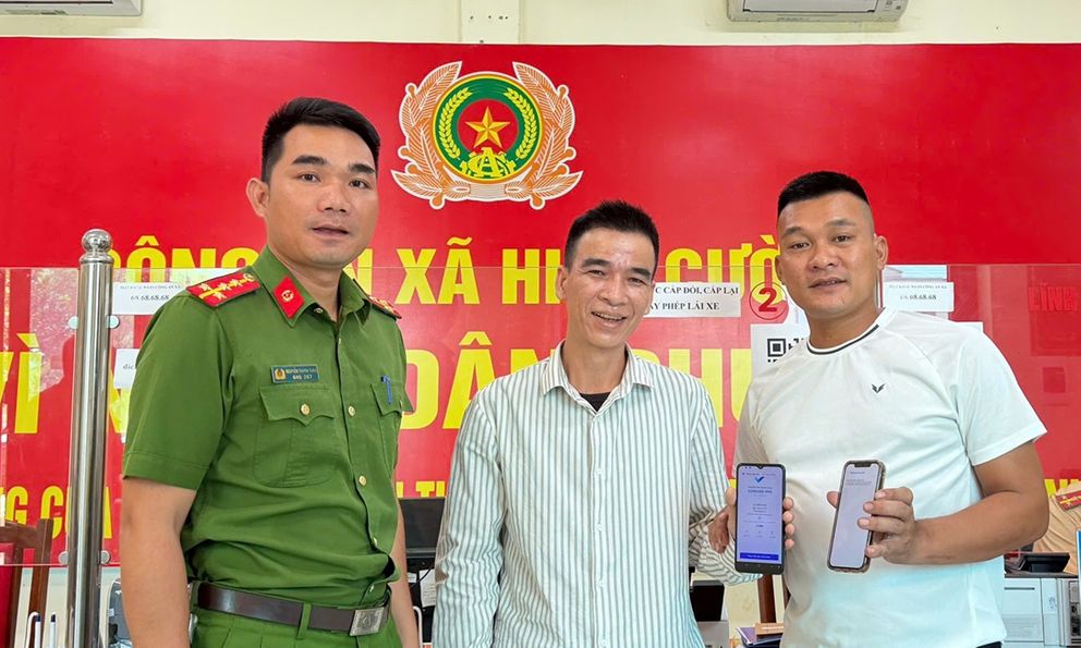 Công an các tỉnh xác minh loạt giao dịch chuyển khoản từ 9,9 triệu, 10 triệu, đến 61 triệu... của nhiều người dân