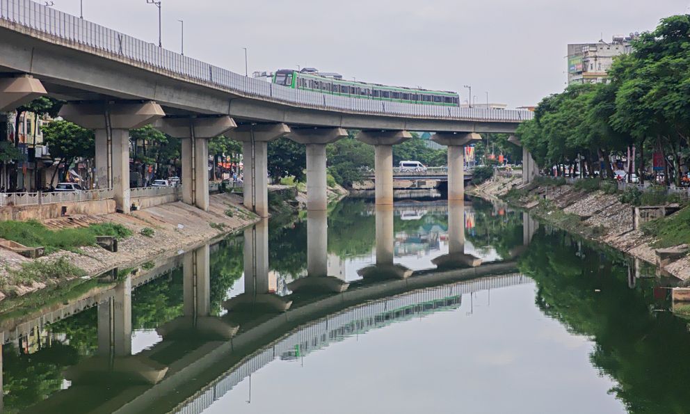 Không còn cảnh đen đặc quen thuộc, sông Tô Lịch đang thay đổi thế nào?