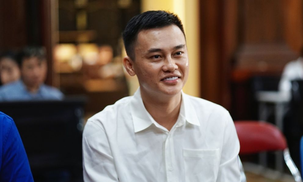 “Trùm siêu xe” Phan Công Khanh cùng đồng phạm hầu tòa sáng nay: Những hình ảnh đầu tiên trong phiên xử