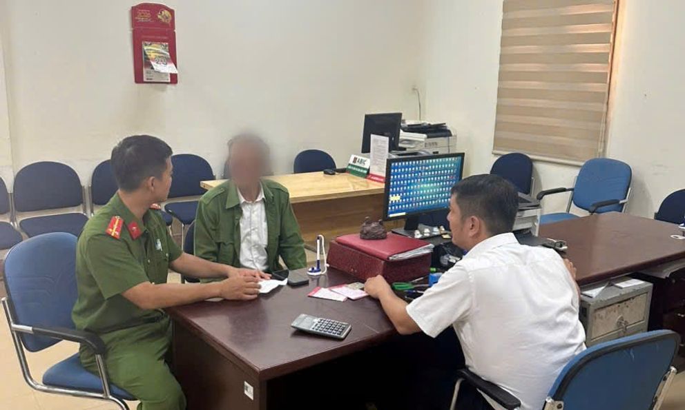 Người đàn ông SN 1956 rút 150.000.000 đồng từ sổ tiết kiệm để chuyển khoản, giao dịch viên Agribank lập tức báo Công an