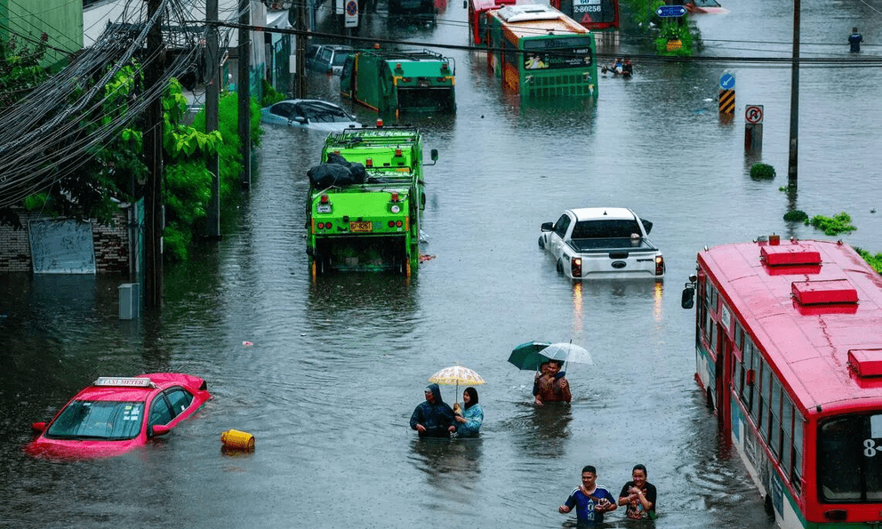 Toàn cảnh Bangkok sau gần 48 giờ mưa lớn, cả 50 quận đều là vùng thiên tai 