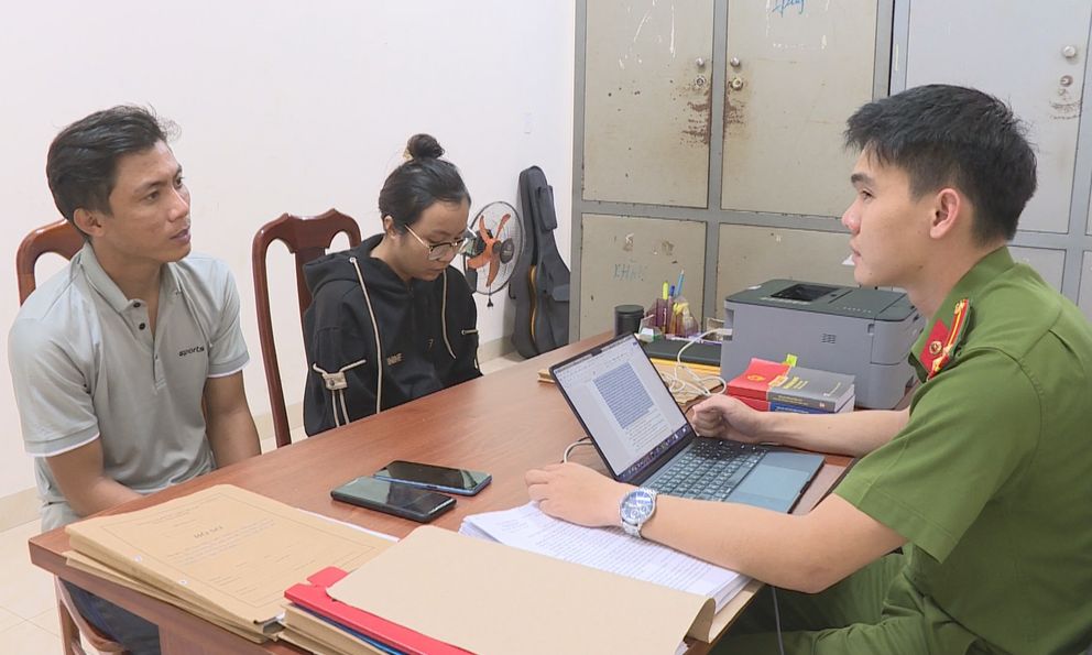 Bắt giữ cặp tình nhân Nguyễn Văn Hòa và Trần Thị Ngọc Trâm, vừa ra tù lại “song kiếm hợp bích” lừa nhiều chủ cửa hàng