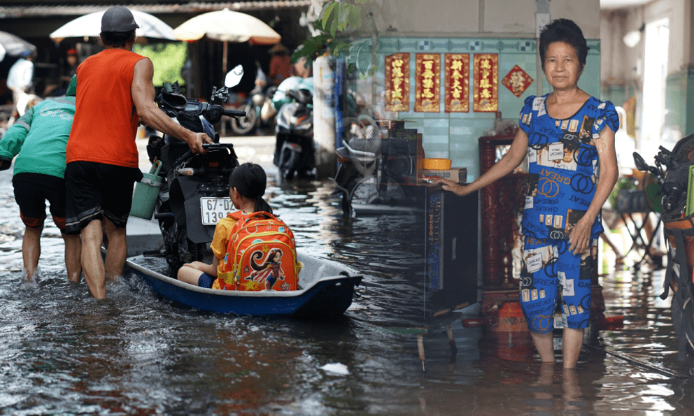 7 ngày sống trong cảnh ngập úng, không có chỗ ngủ: Cảnh tượng khó tin ngay tại TP.HCM