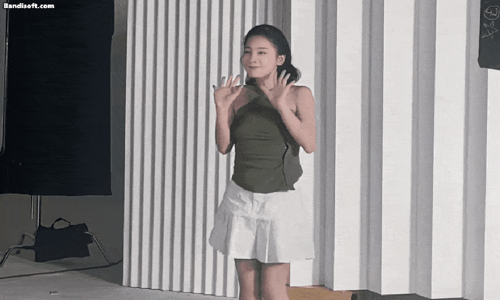 Hot girl người Tày 24 tuổi mà trông như mới 15, đóng băng nhan sắc đỉnh vô cùng!