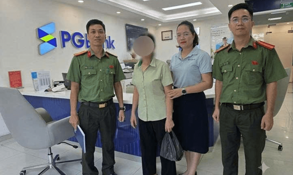 Nhân viên ngân hàng PGBank trình báo công an khi thấy giao dịch đáng ngờ của người phụ nữ SN 1979: Bạn trai hứa tặng 50.000 USD và 900 triệu đồng tiền vàng