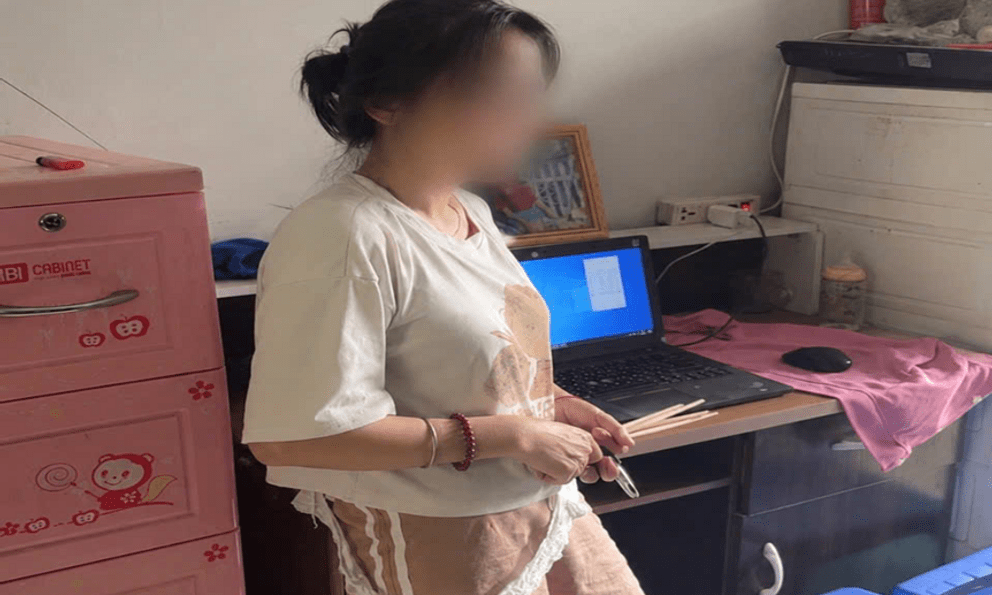 Kiểm tra phòng trọ, công an phát hiện người phụ nữ SN 1987 thực hiện hàng nghìn cuộc gọi, nhận hơn 300.000 đồng/ngày