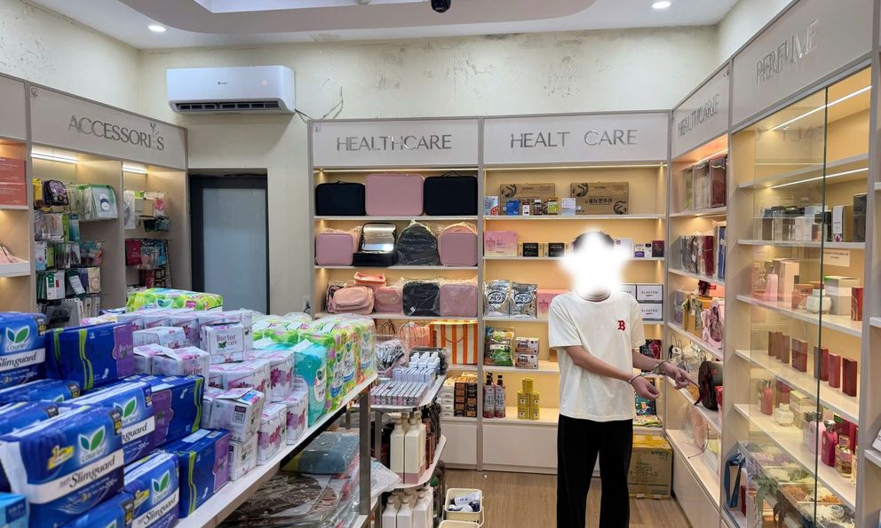 Rà soát giao dịch chuyển khoản 22.000.000 đồng trong các ngày 3, 10 và 19/10 của một cửa hàng, công an khám xét khẩn cấp chỗ ở của thanh niên SN 2004