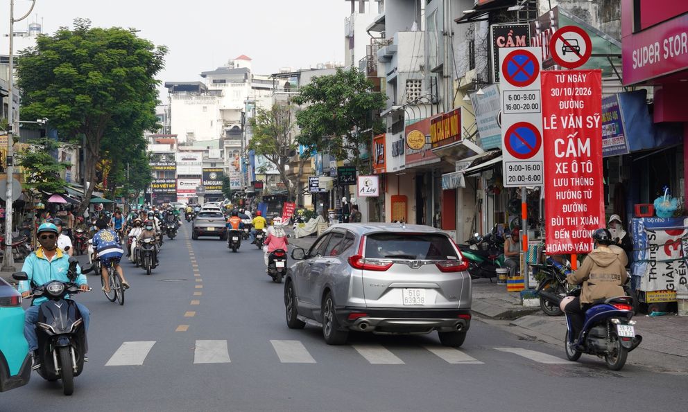  Điều chỉnh giao thông quanh sân bay Tân Sơn Nhất, nhiều tài xế ngỡ ngàng đi vào đường cấm