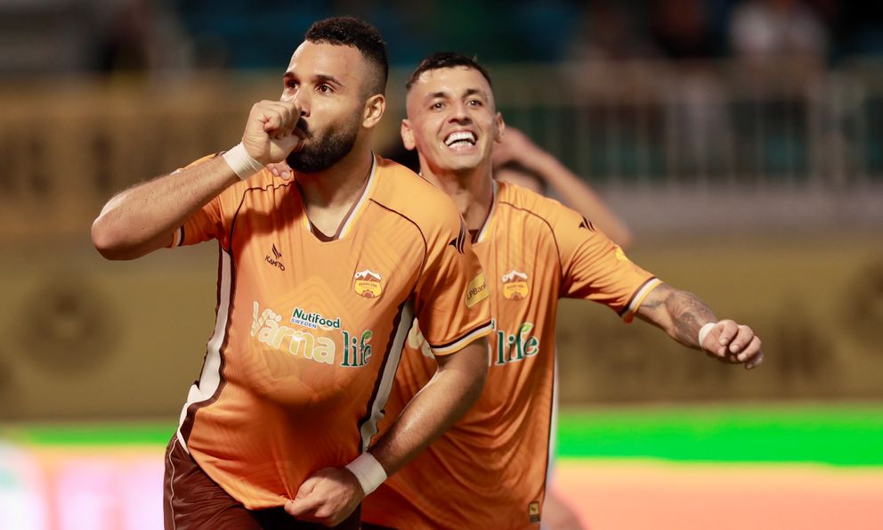 HAGL thắng sốc ở phút 99, gần như đập tan mộng vô địch V.League của HLV châu Âu