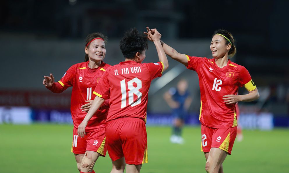 Tuyển Việt Nam xuất sắc hạ Thái Lan, giành ngôi đầu bảng AFF Cup theo cách ngoạn mục