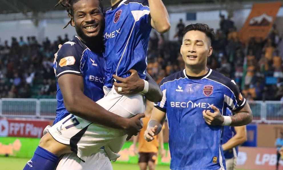 Trò cũ HLV Troussier lập công, khiến HAGL thảm bại trong trận mở màn V.League 2025/26