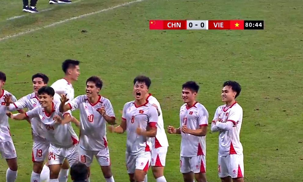 Việt Nam 1-0 Trung Quốc: Chiến công ngay trên đất khách, Trung Quốc lại 