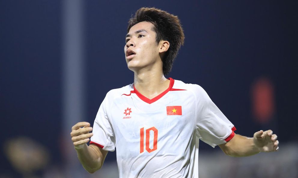 Tuyển Việt Nam chơi kiên cường trước đối thủ Trung Á, níu giữ hi vọng vô địch giải Tứ hùng