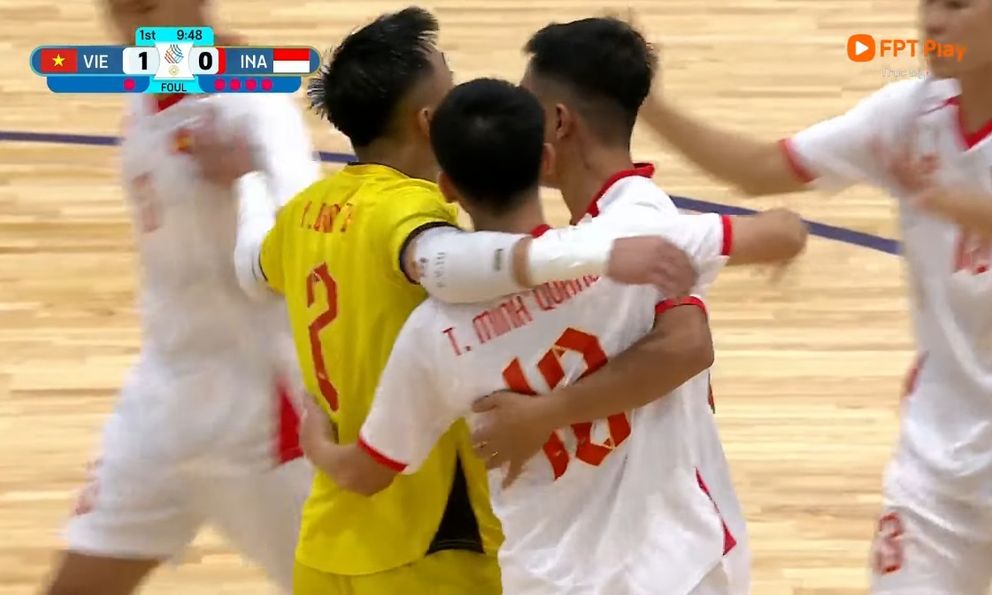 Tuyển Việt Nam kiên cường hạ gục Indonesia theo kịch bản thót tim