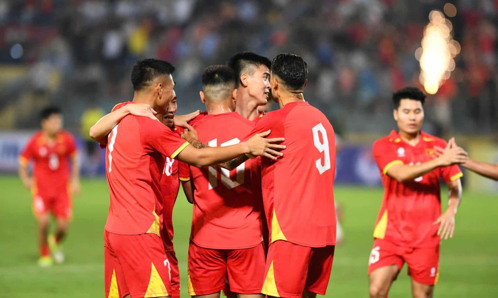 ĐT Việt Nam đại thắng Bangladesh trong ngày Hoàng Hên - Xuân Son còn chưa... son