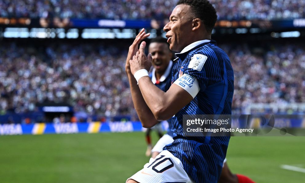 Sư tử Teranga đang gầm thì... viêm họng, Gà trống Mbappe gáy vang với 3 bàn