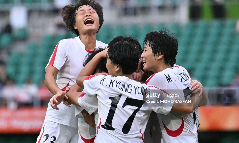 Tuyển Triều Tiên thị uy sức mạnh, đại thắng đội hạng 40 FIFA để vào bán kết ASIAD