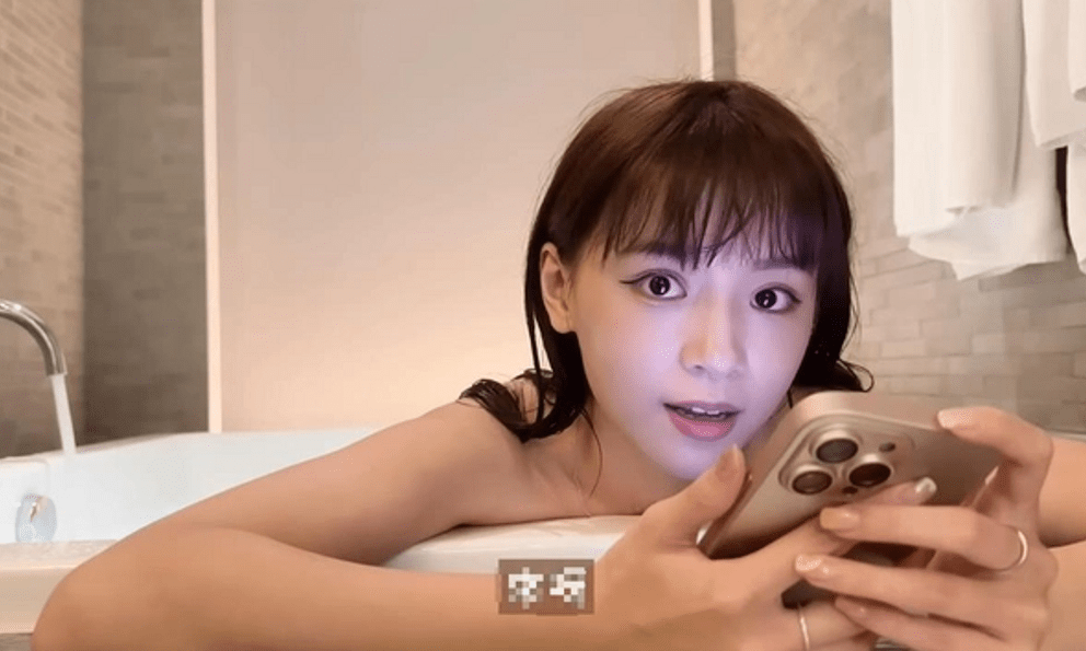 Chụp trộm em gái đang tắm, nữ YouTuber làm content 