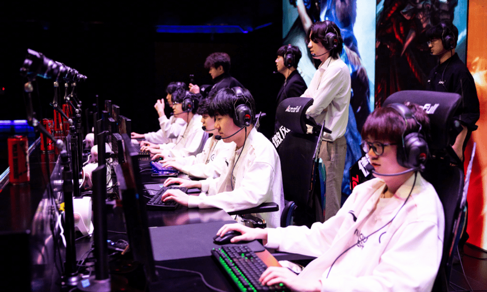 Cựu vương CKTG đáp trả cực gắt 