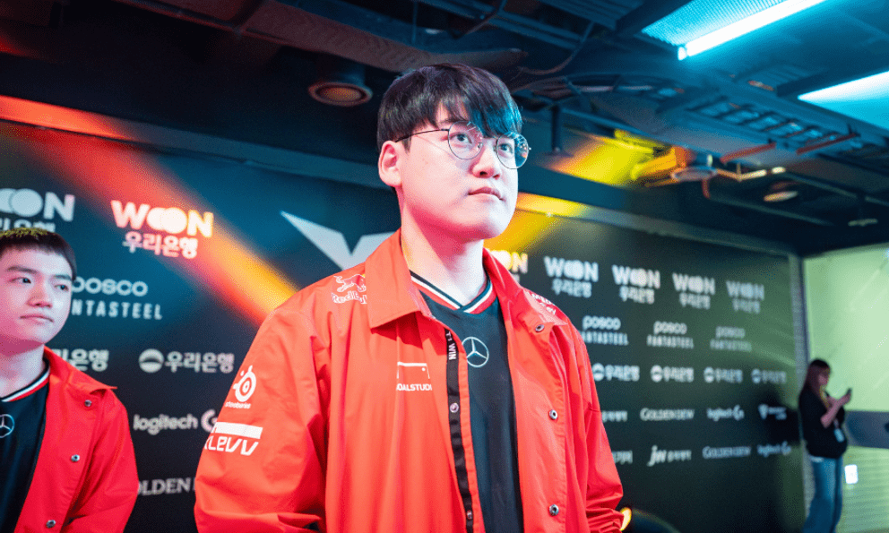 Không chỉ tuyển thủ, đến huyền thoại của SKT T1 cũng là 