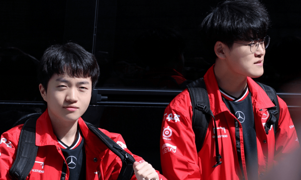 Thượng tầng T1 liên tiếp có hành động tranh cãi trong ngày Smash thay Gumayusi