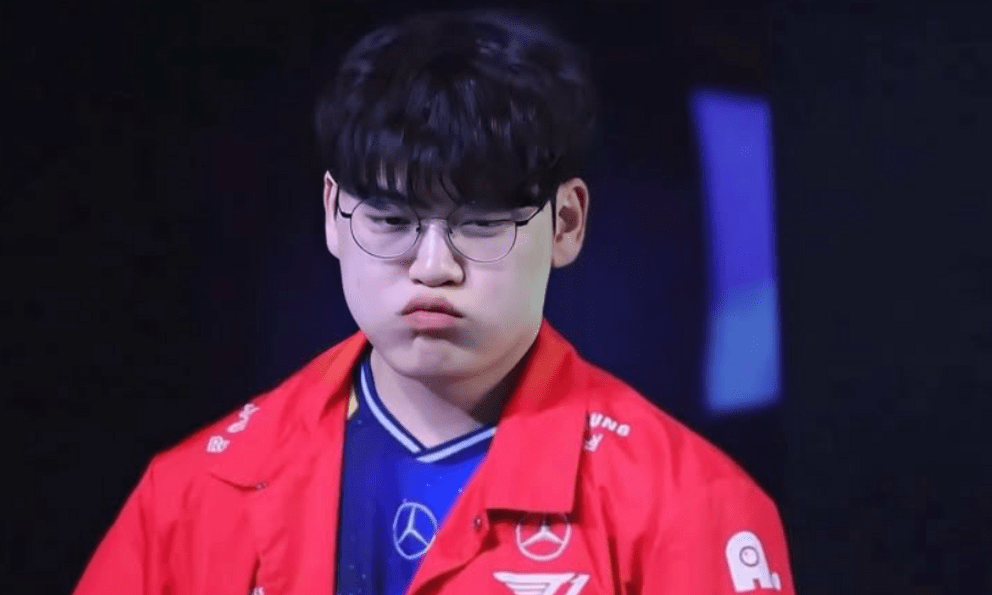 Không chỉ lỗi của Gumayusi, HLV T1 cũng góp phần vào vấn đề bể tướng