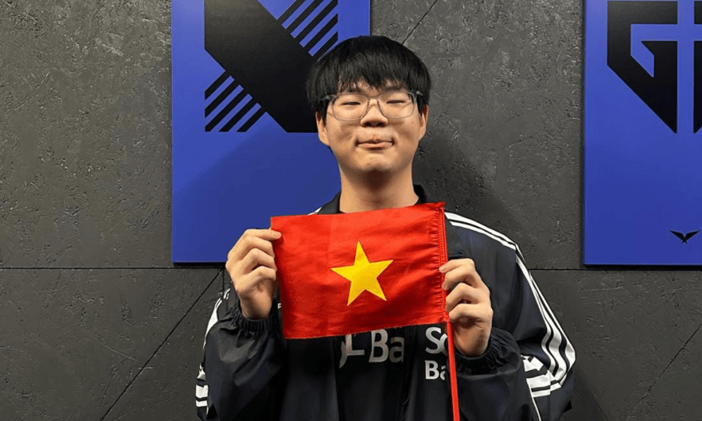 Vừa lập cột mốc lịch sử tại LCK, sao trẻ đến từ VCS có thêm hành động đầy nhân văn