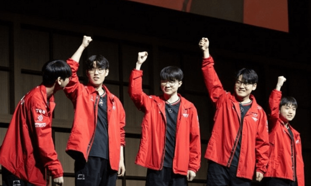 LCK cần cẩn thận, T1 đang có dấu hiệu trở lại