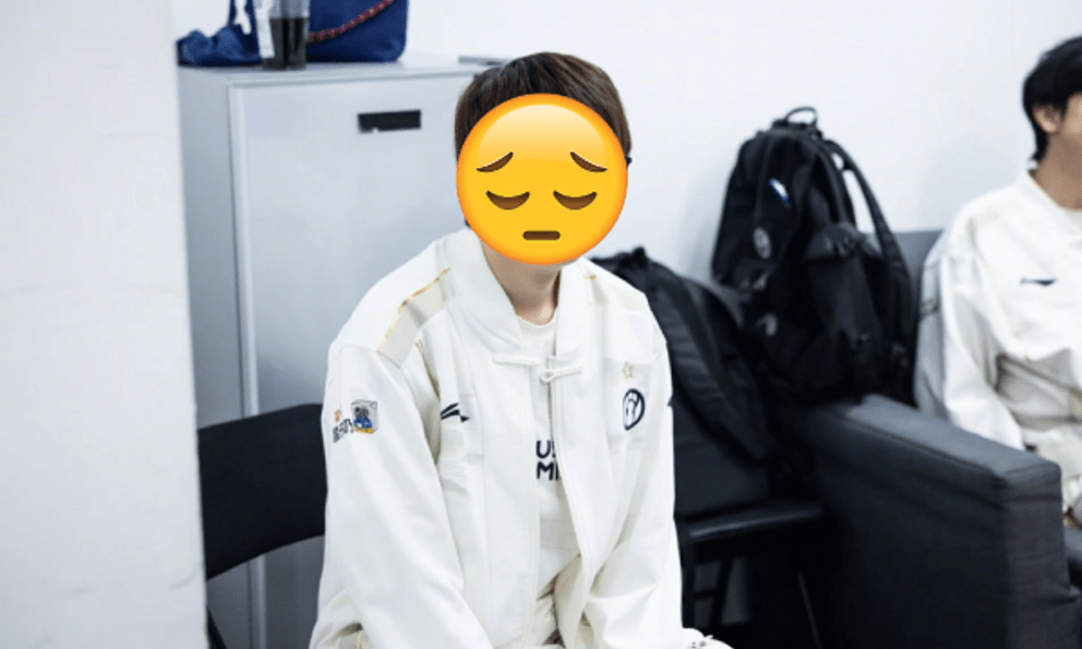 Cựu vương CKTG bị yêu cầu giải nghệ sau màn 