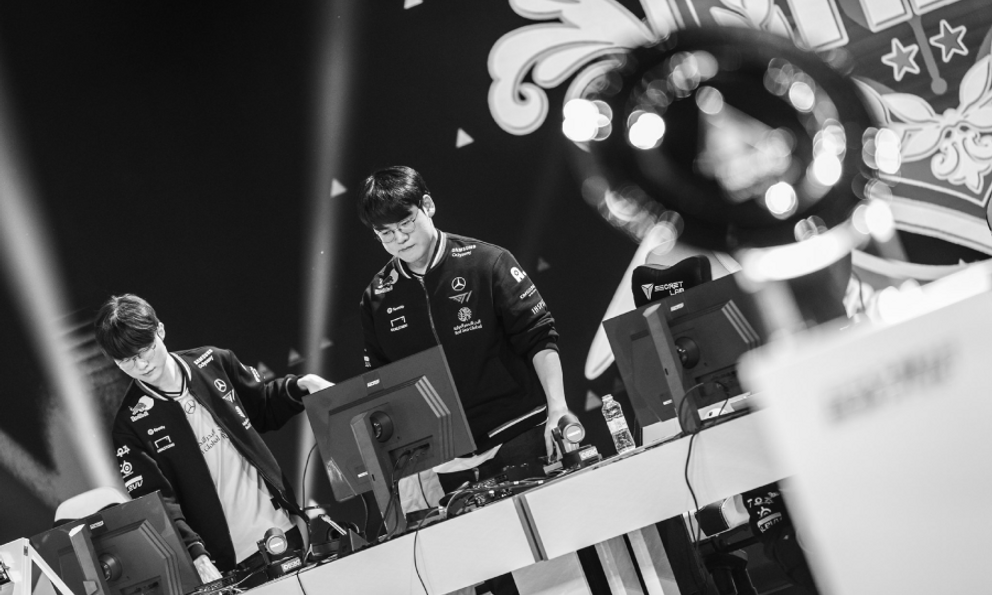 Chiến thắng chóng vánh nhưng T1 vẫn trở thành 