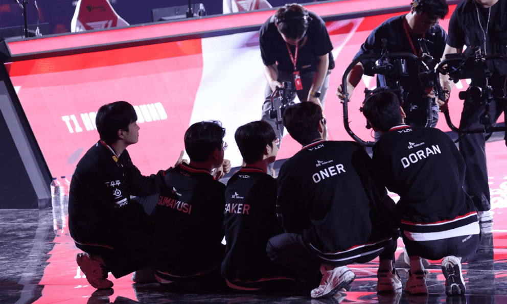 Làng LMHT chuyên nghiệp cũng 