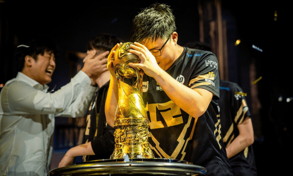 Nghi vấn Riot ngầm khẳng định lựa chọn Hall of Legends của Uzi là thiên vị