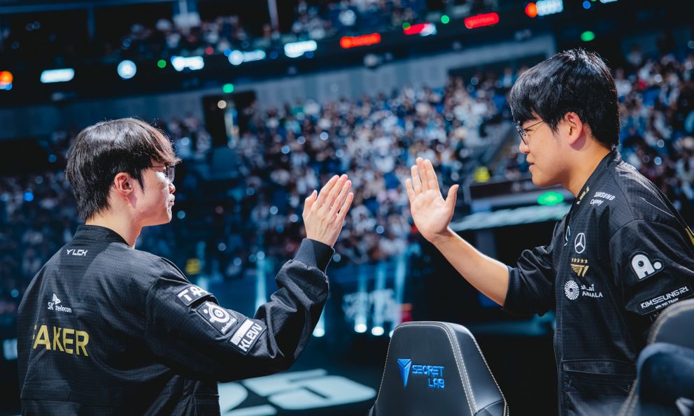 Màn mic-check của T1 