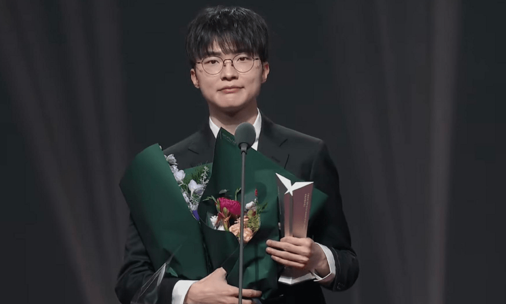 Giải thưởng của Faker tại LCK Awards 2025 khiến cộng đồng tranh cãi