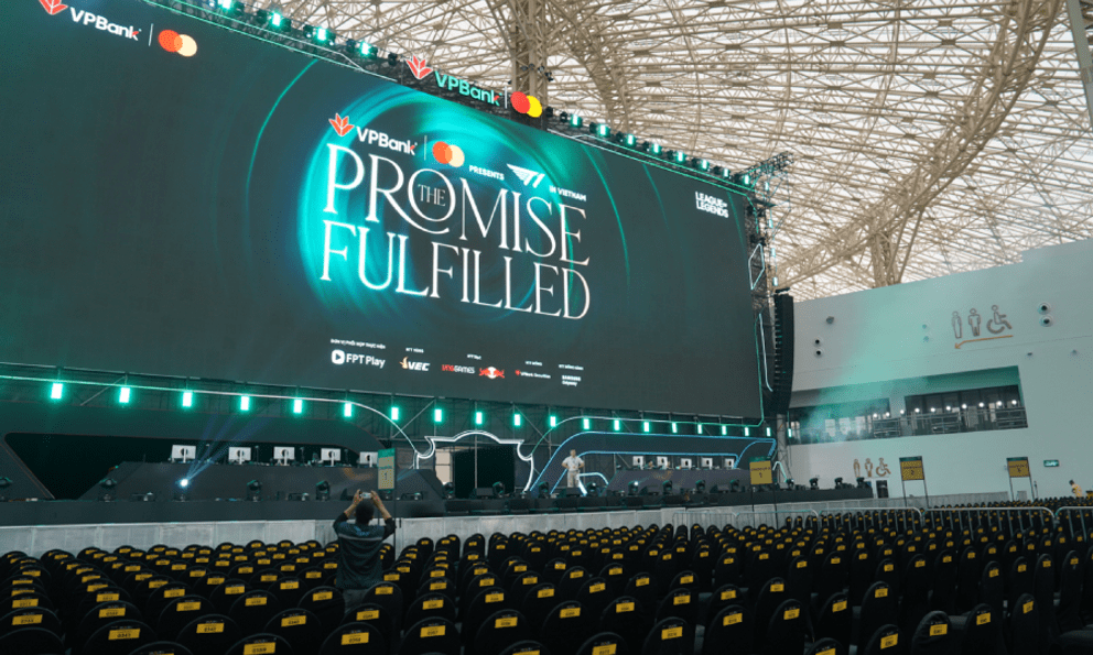 Choáng ngợp sân khấu đại tiệc eSports VPBank Presents T1 in Vietnam: The Promise Fulfilled