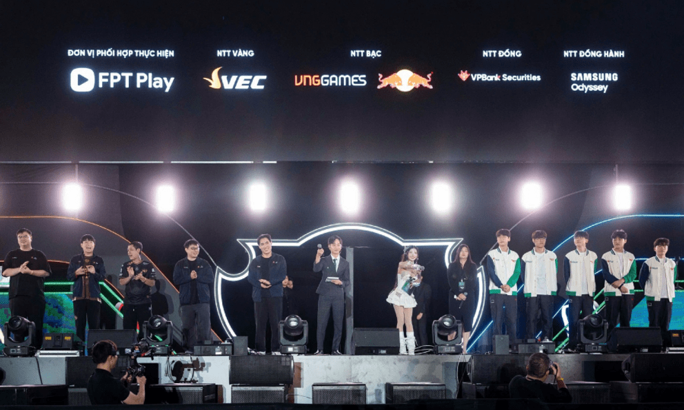 Thầy Giáo Ba chính thức lên tiếng về sự kiện fanmeeting T1