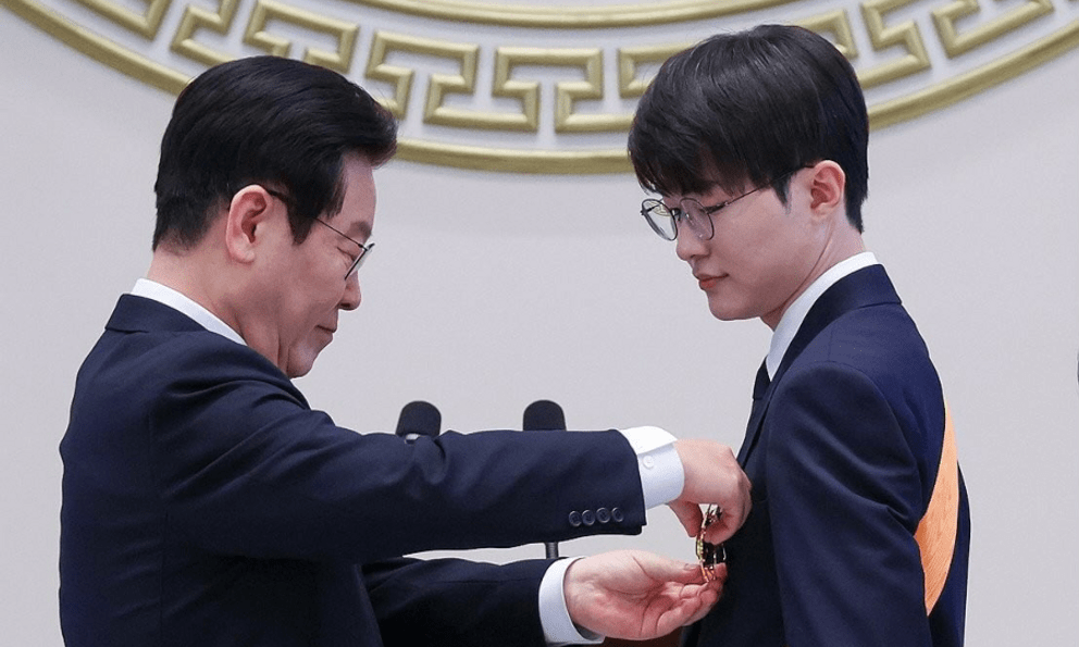 Khán giả soi ra loạt đãi ngộ dành cho Faker nhưng có một nhân vật sẽ phải chịu áp lực cực lớn