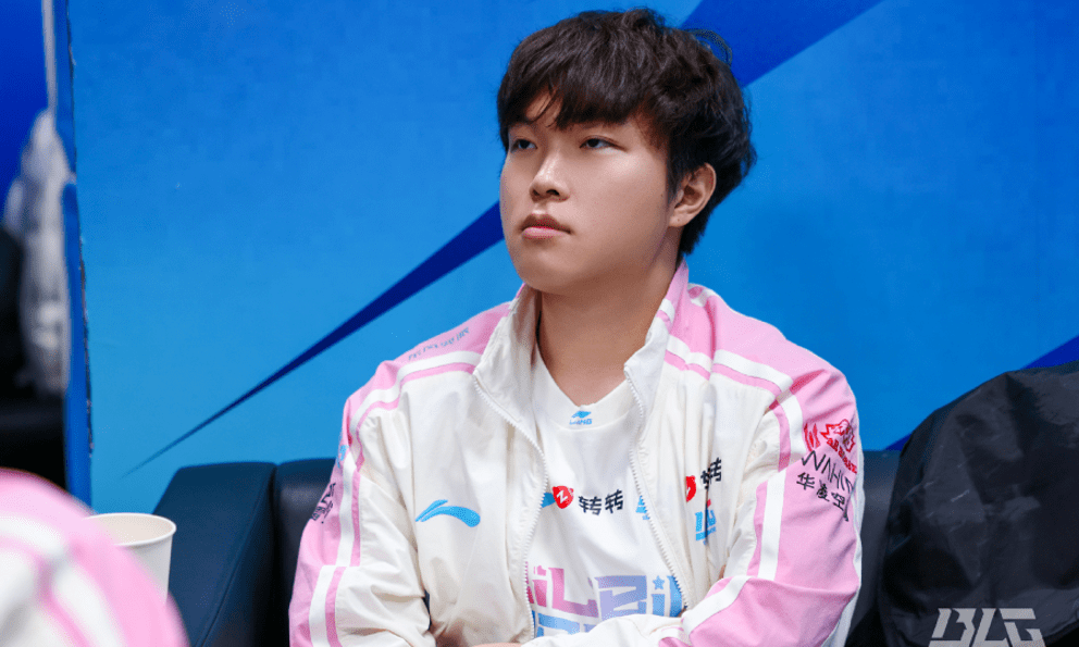 Cựu Á quân CKTG tiếp tục có hành động gây tranh cãi