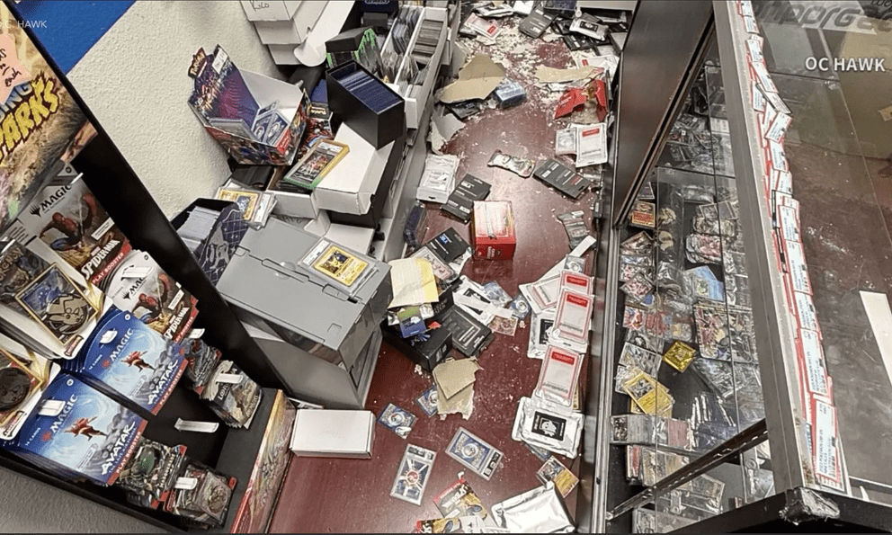 Đào hầm xuyên tường, nhóm trộm đột nhập cửa hàng thẻ bài Pokémon, lấy đi số hàng hóa lên tới 180.000 USD