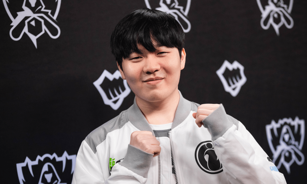 Nữ MC Hilda bất ngờ bị người yêu mới của cựu vương CKTG 