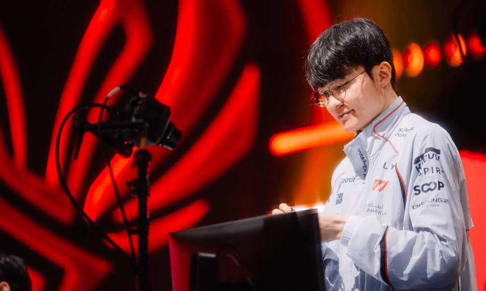 Faker để ngỏ tương lai